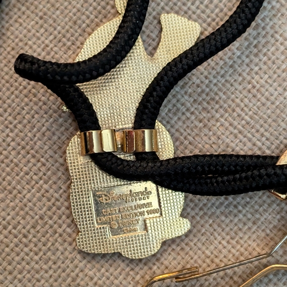 Disneyland CAST lanyard vtg disney Snowman Stitch bolo le Limited edition 1000 - Picture 3 of 3